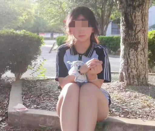 拿下老同学的清纯妹妹灌醉无套内射